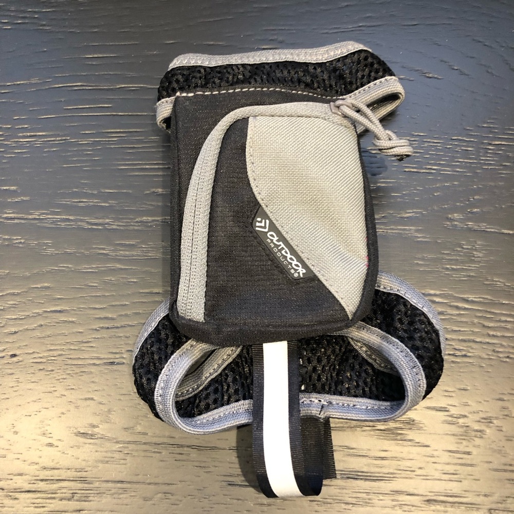 Outdoor Products H2O Stride- 21 oz Bottle Carrier- Pocket & Hand Strap NWOT